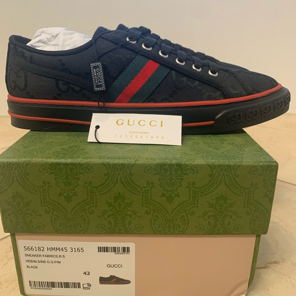 GUCCI Men’s Off The Grid. Fits like size US 9.